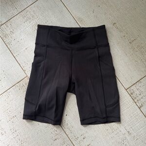 Black Lululemon biker  Shorts with pockets